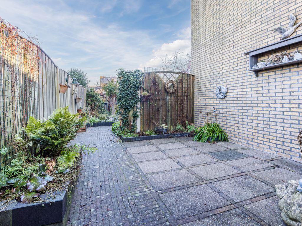 Dibbetzplantsoen 50, HELLEVOETSLUIS