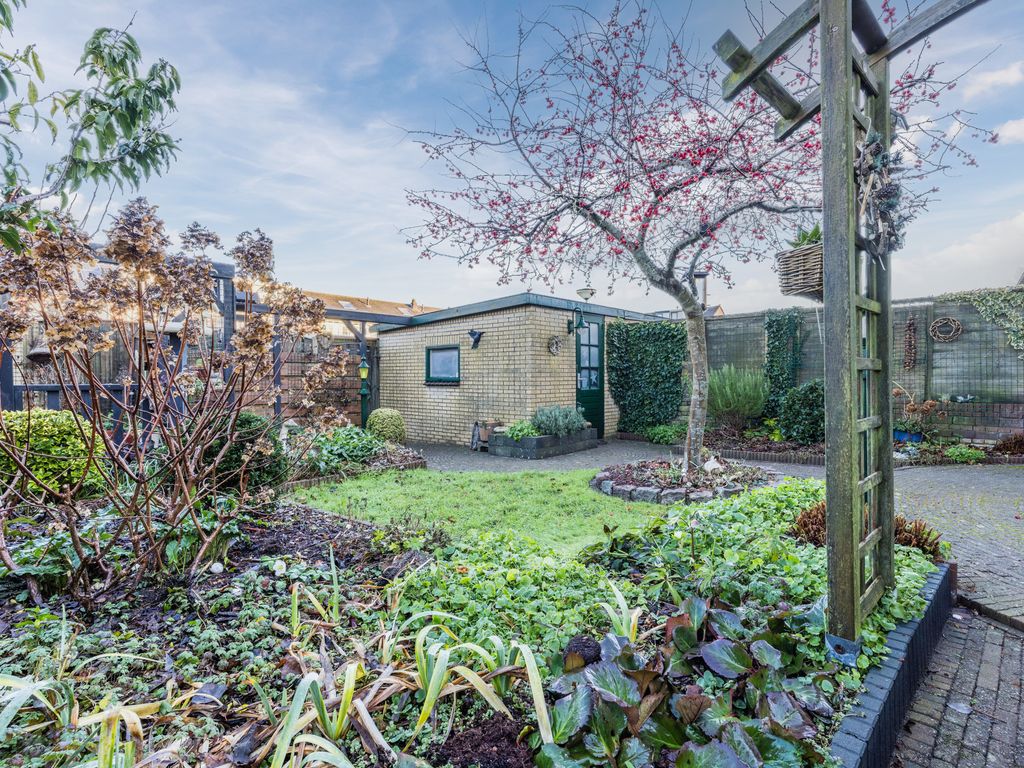 Dibbetzplantsoen 50, HELLEVOETSLUIS