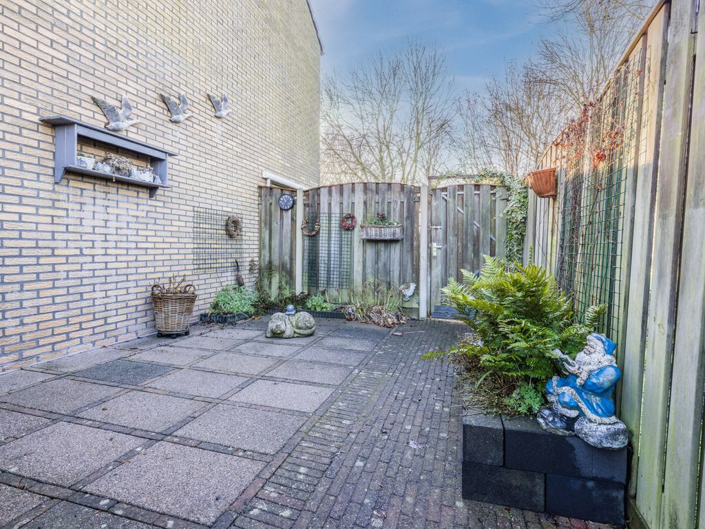 Dibbetzplantsoen 50, HELLEVOETSLUIS