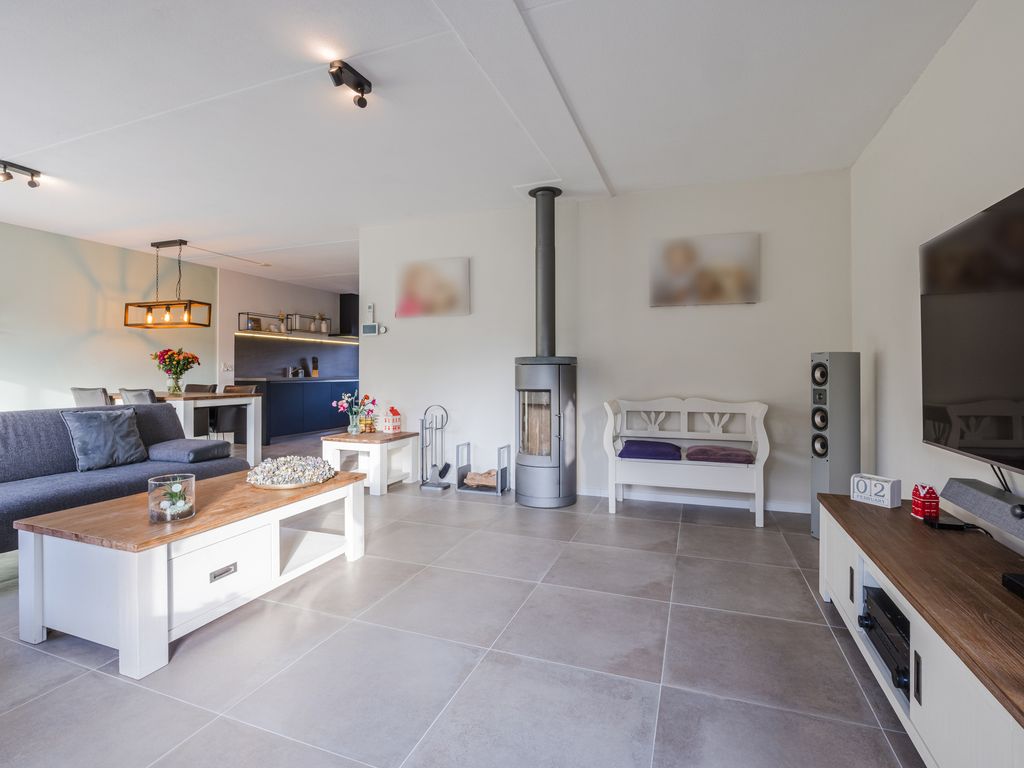 Willem van der Zaanstraat 1, HELLEVOETSLUIS