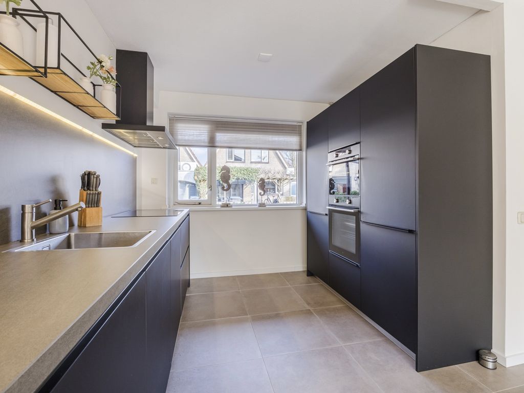 Willem van der Zaanstraat 1, HELLEVOETSLUIS