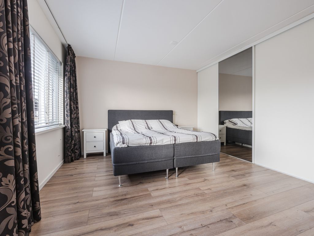 Willem van der Zaanstraat 1, HELLEVOETSLUIS