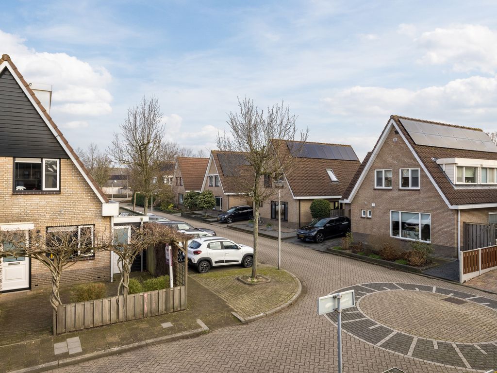 Willem van der Zaanstraat 1, HELLEVOETSLUIS