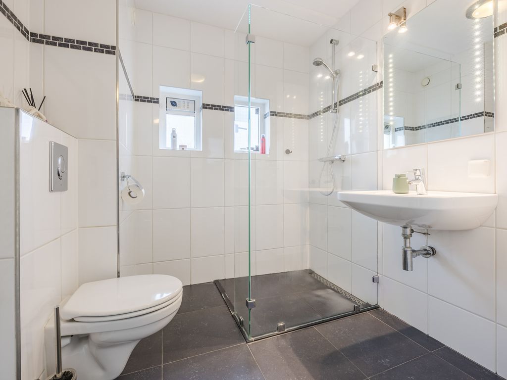 Willem van der Zaanstraat 1, HELLEVOETSLUIS