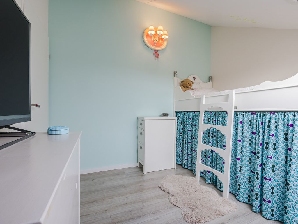 Willem van der Zaanstraat 1, HELLEVOETSLUIS