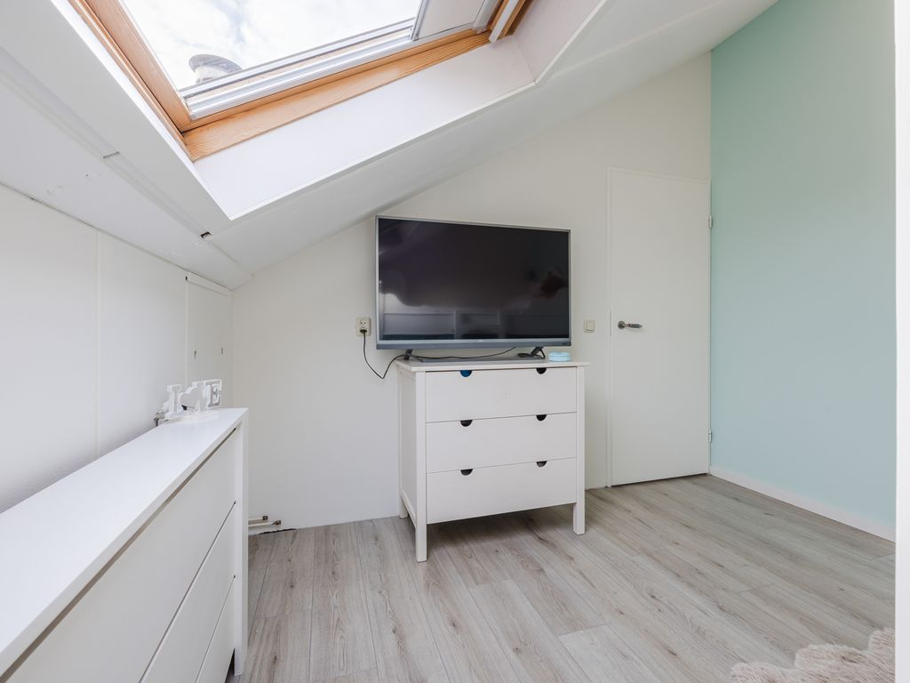 Willem van der Zaanstraat 1, HELLEVOETSLUIS