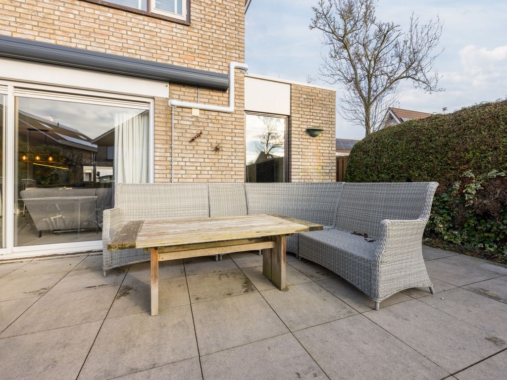 Willem van der Zaanstraat 1, HELLEVOETSLUIS