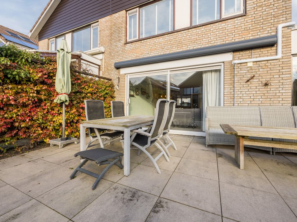 Willem van der Zaanstraat 1, HELLEVOETSLUIS