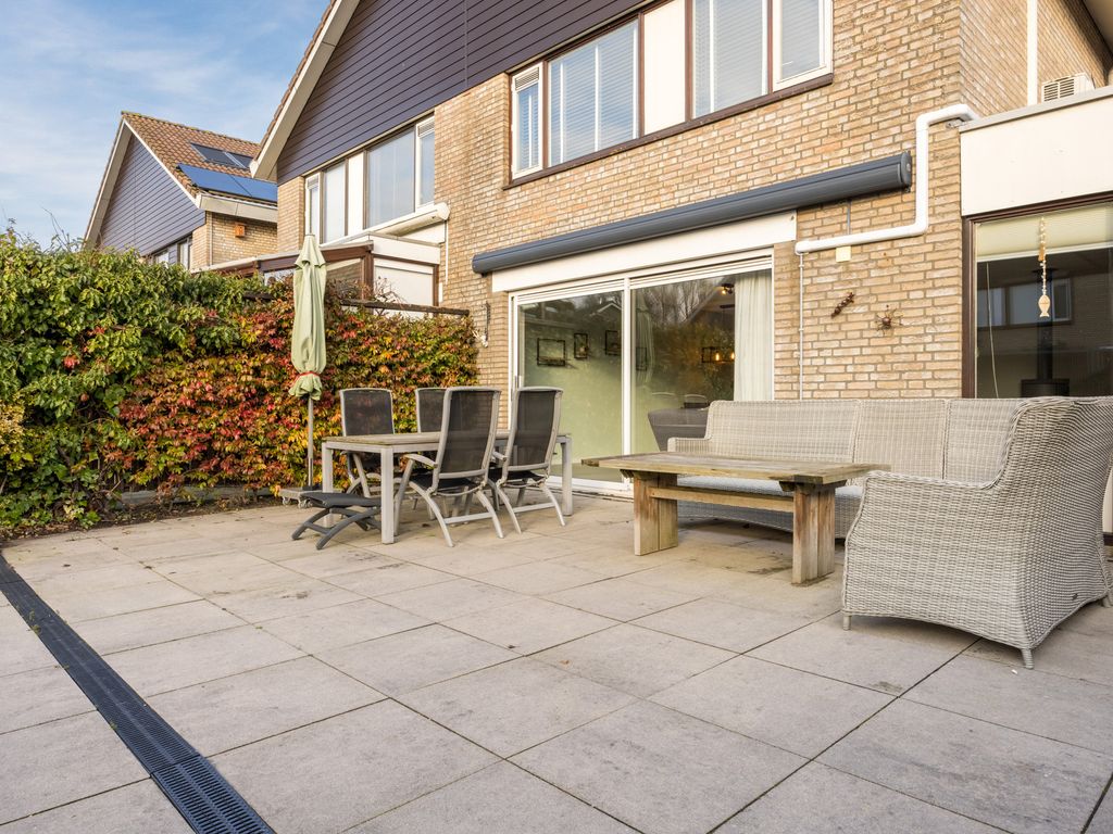 Willem van der Zaanstraat 1, HELLEVOETSLUIS