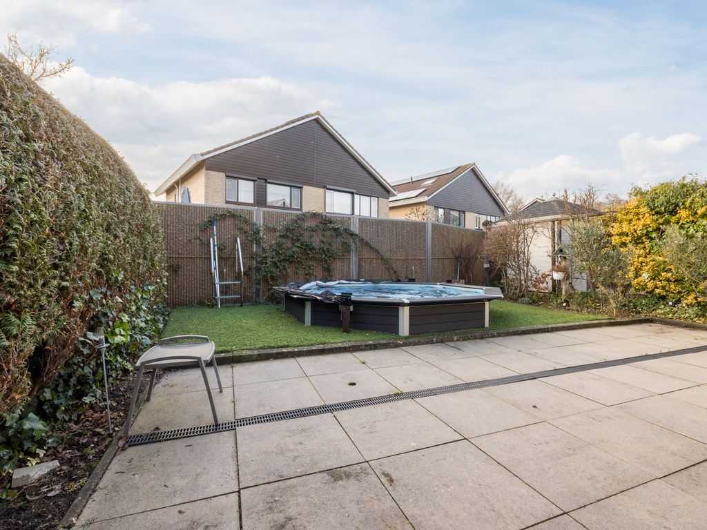 Willem van der Zaanstraat 1, HELLEVOETSLUIS