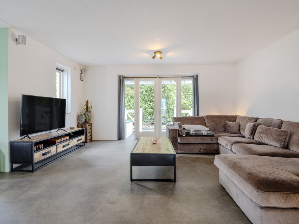 Nieuwe Zeedijk 1K206, HELLEVOETSLUIS