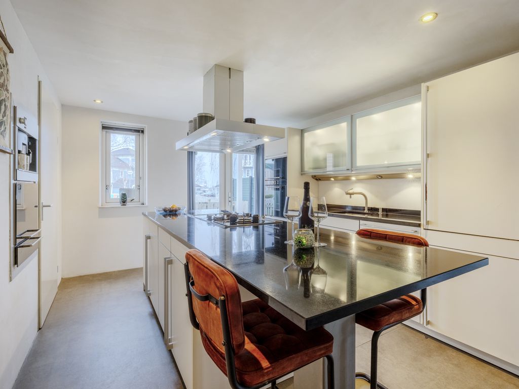 Nieuwe Zeedijk 1K206, HELLEVOETSLUIS