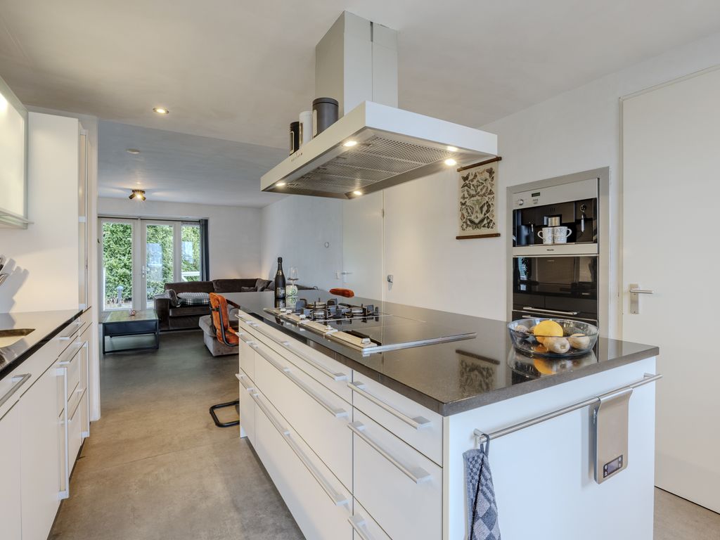 Nieuwe Zeedijk 1K206, HELLEVOETSLUIS