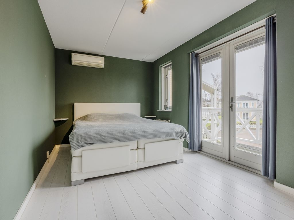 Nieuwe Zeedijk 1K206, HELLEVOETSLUIS