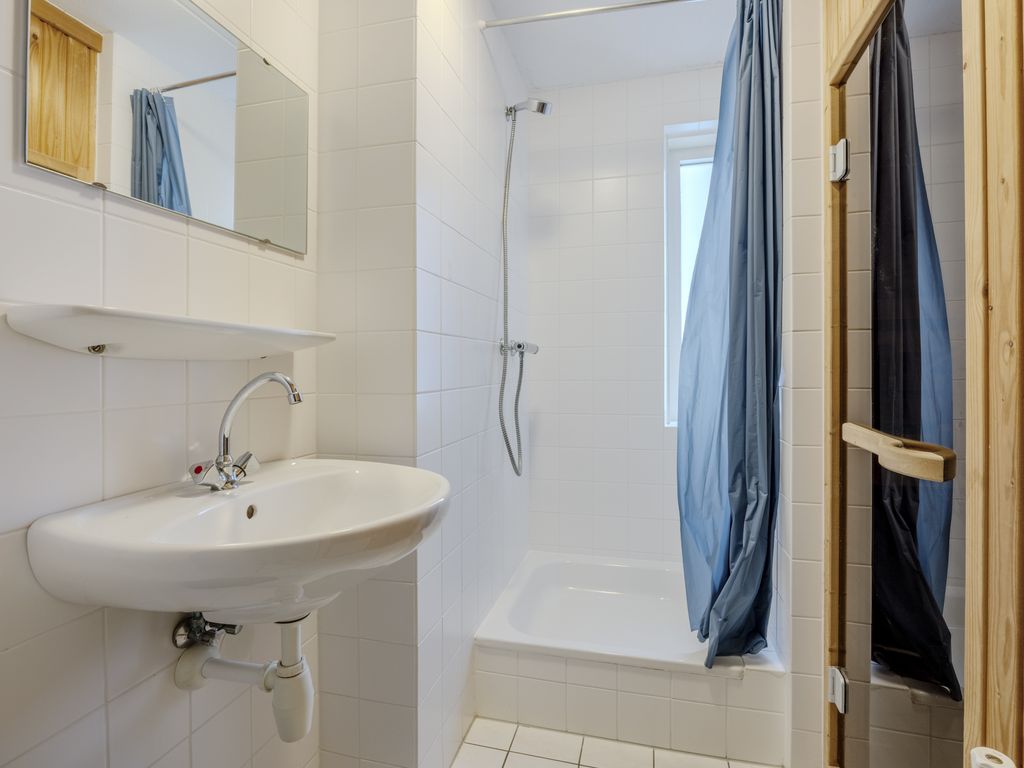 Nieuwe Zeedijk 1K206, HELLEVOETSLUIS