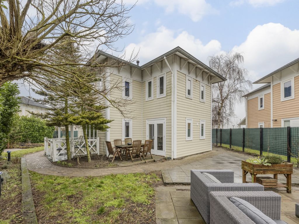 Nieuwe Zeedijk 1K206, HELLEVOETSLUIS