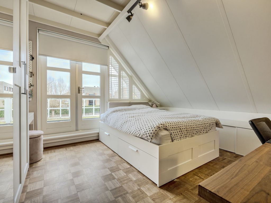 Courteniusstraat 6, HELLEVOETSLUIS