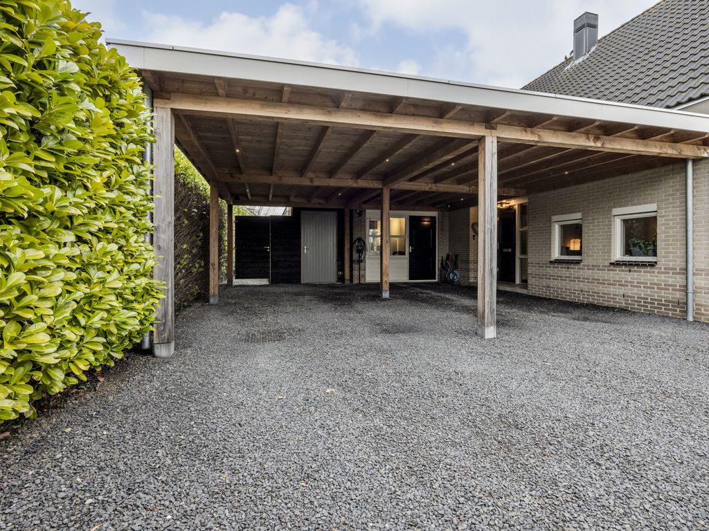 Courteniusstraat 6, HELLEVOETSLUIS