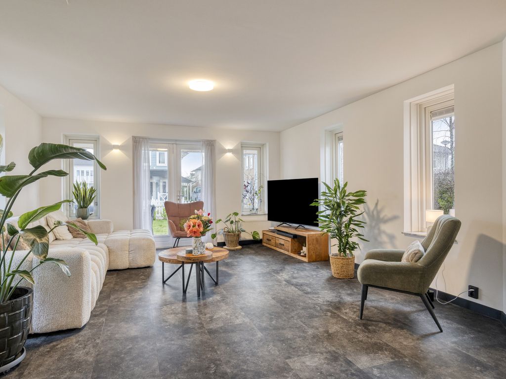 Nieuwe Zeedijk 1K308, HELLEVOETSLUIS