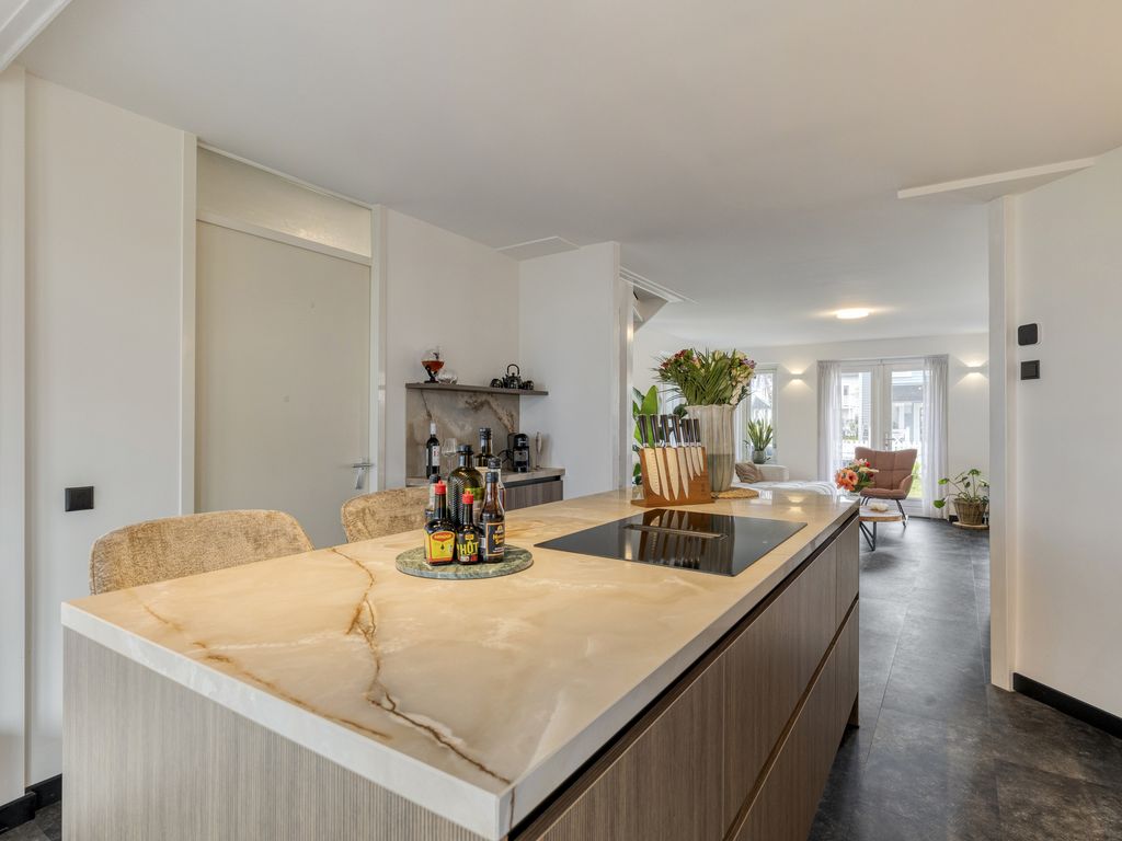 Nieuwe Zeedijk 1K308, HELLEVOETSLUIS