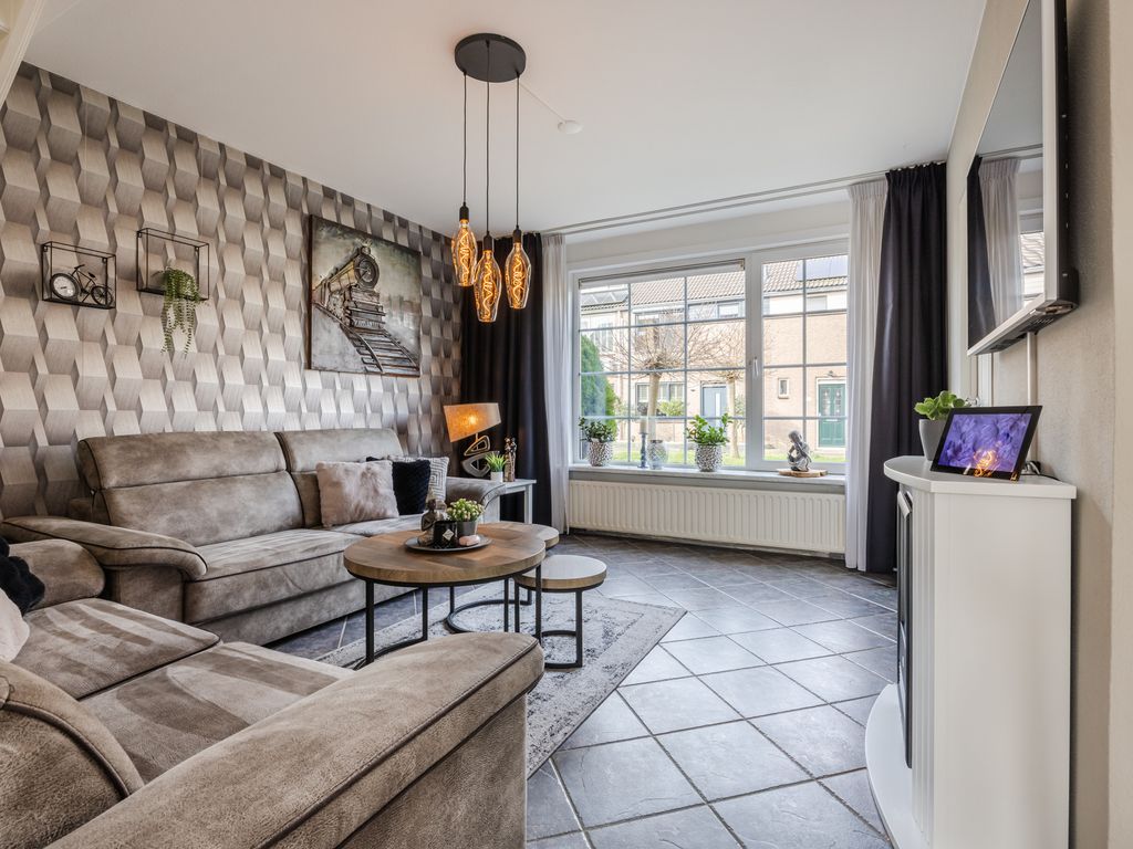 Komeet 23, HELLEVOETSLUIS