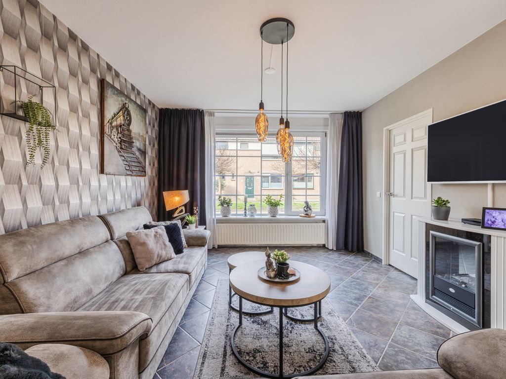 Komeet 23, HELLEVOETSLUIS