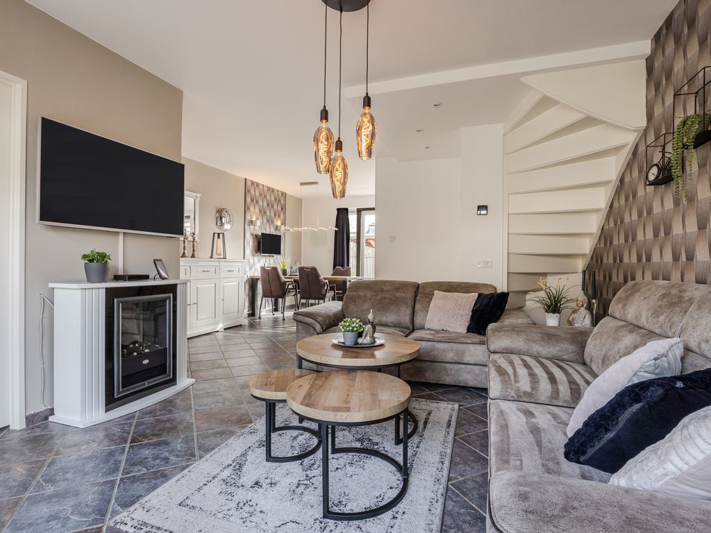 Komeet 23, HELLEVOETSLUIS