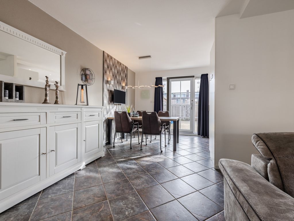 Komeet 23, HELLEVOETSLUIS