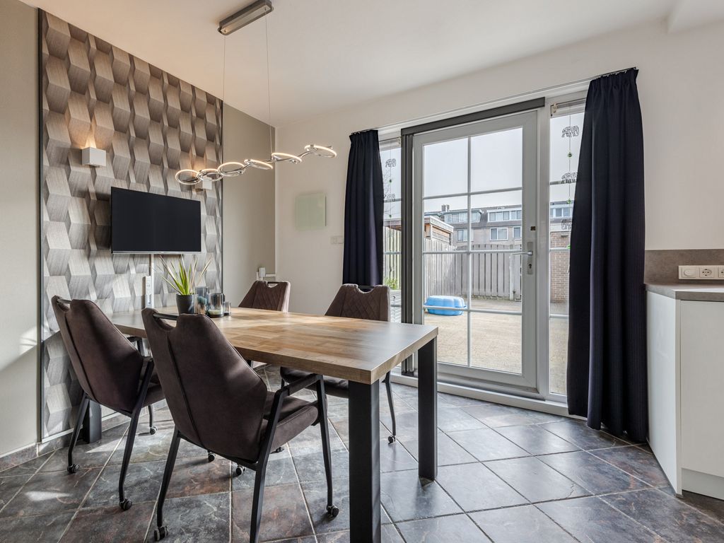 Komeet 23, HELLEVOETSLUIS