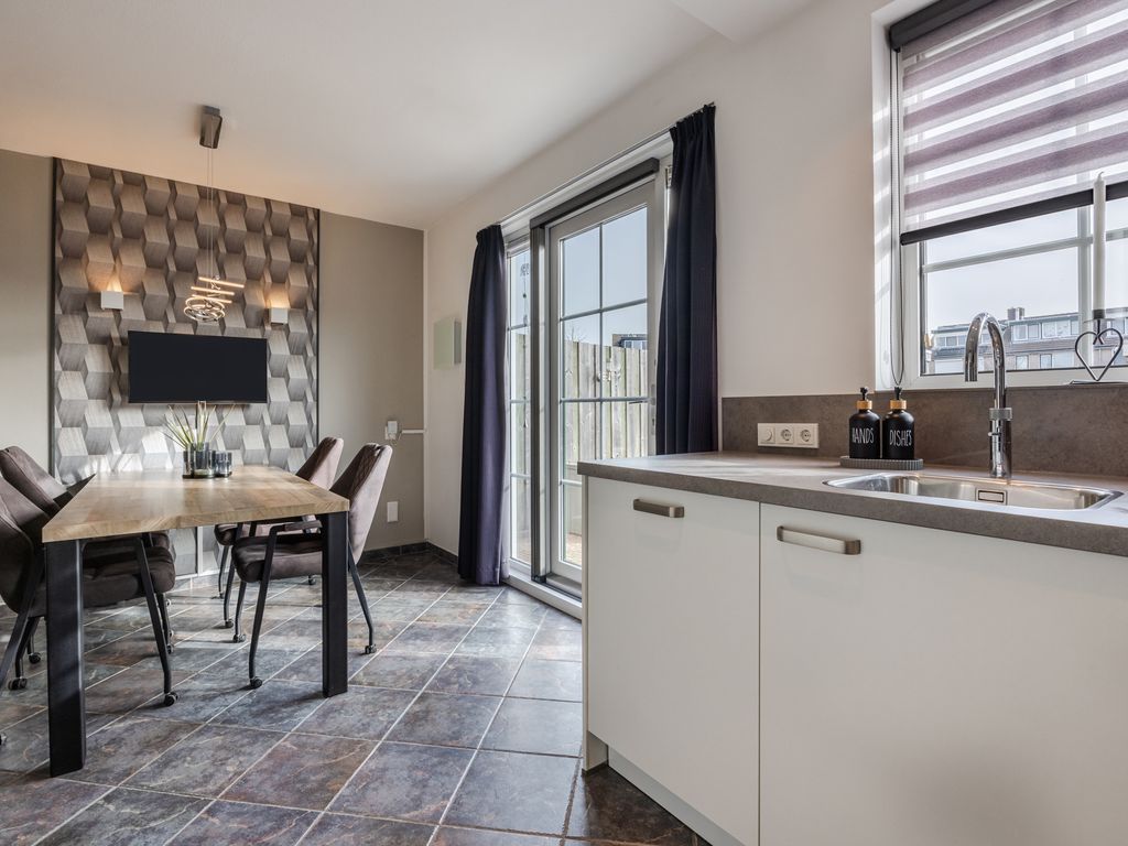 Komeet 23, HELLEVOETSLUIS