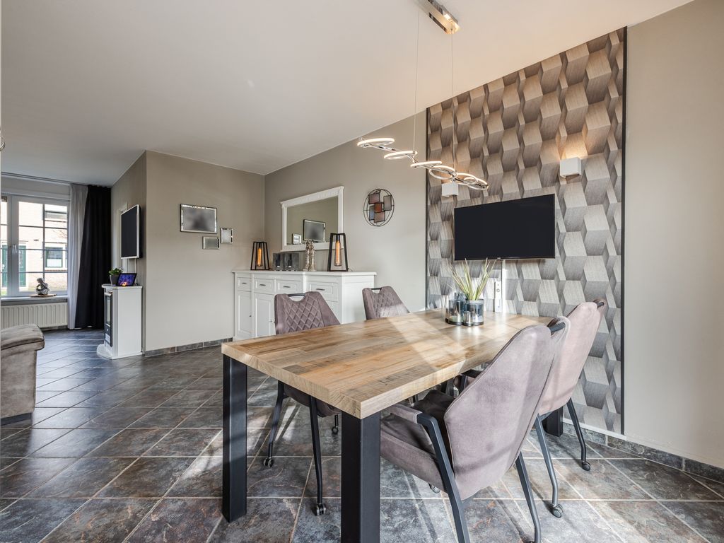 Komeet 23, HELLEVOETSLUIS