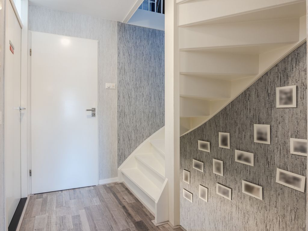 Komeet 23, HELLEVOETSLUIS