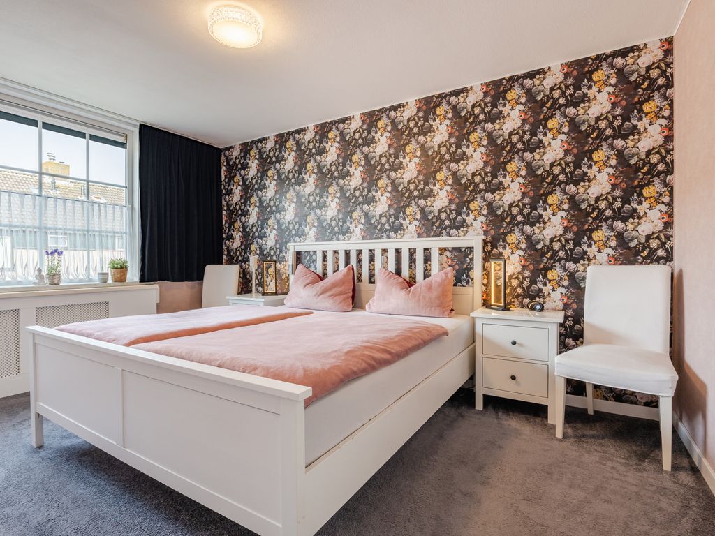 Komeet 23, HELLEVOETSLUIS