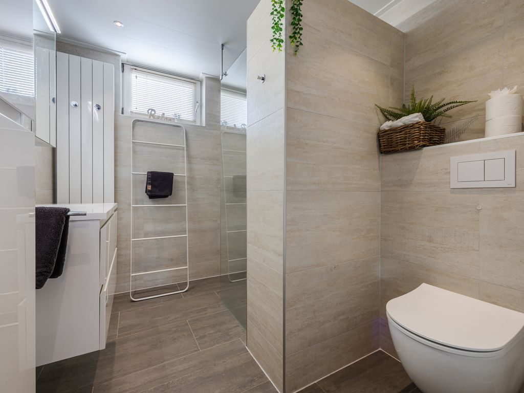 Komeet 23, HELLEVOETSLUIS