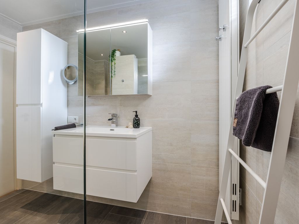 Komeet 23, HELLEVOETSLUIS