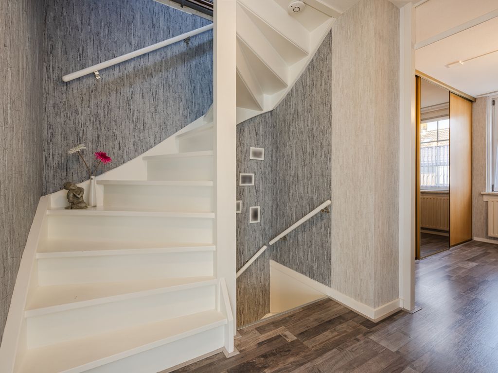 Komeet 23, HELLEVOETSLUIS