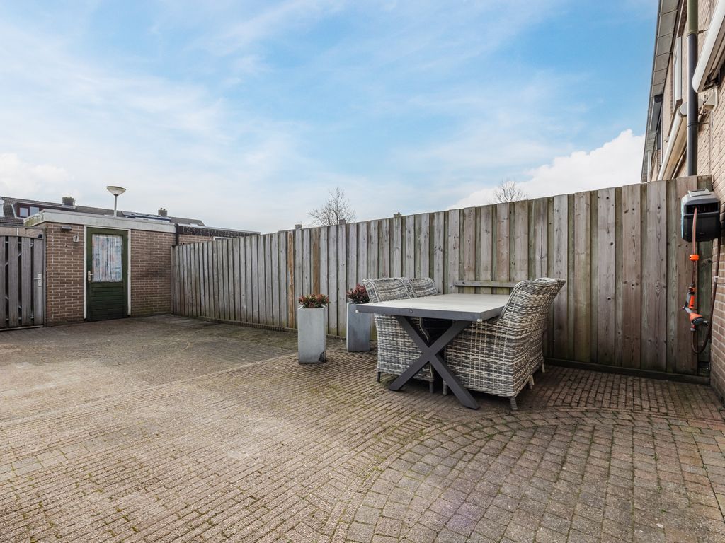 Komeet 23, HELLEVOETSLUIS