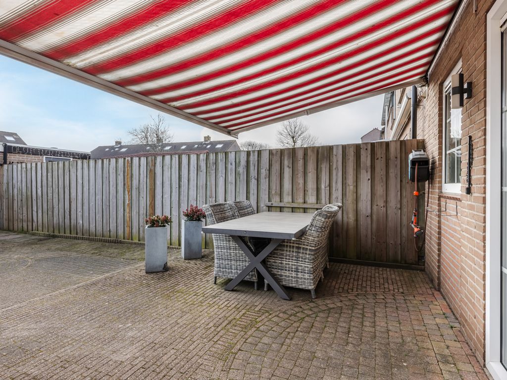 Komeet 23, HELLEVOETSLUIS