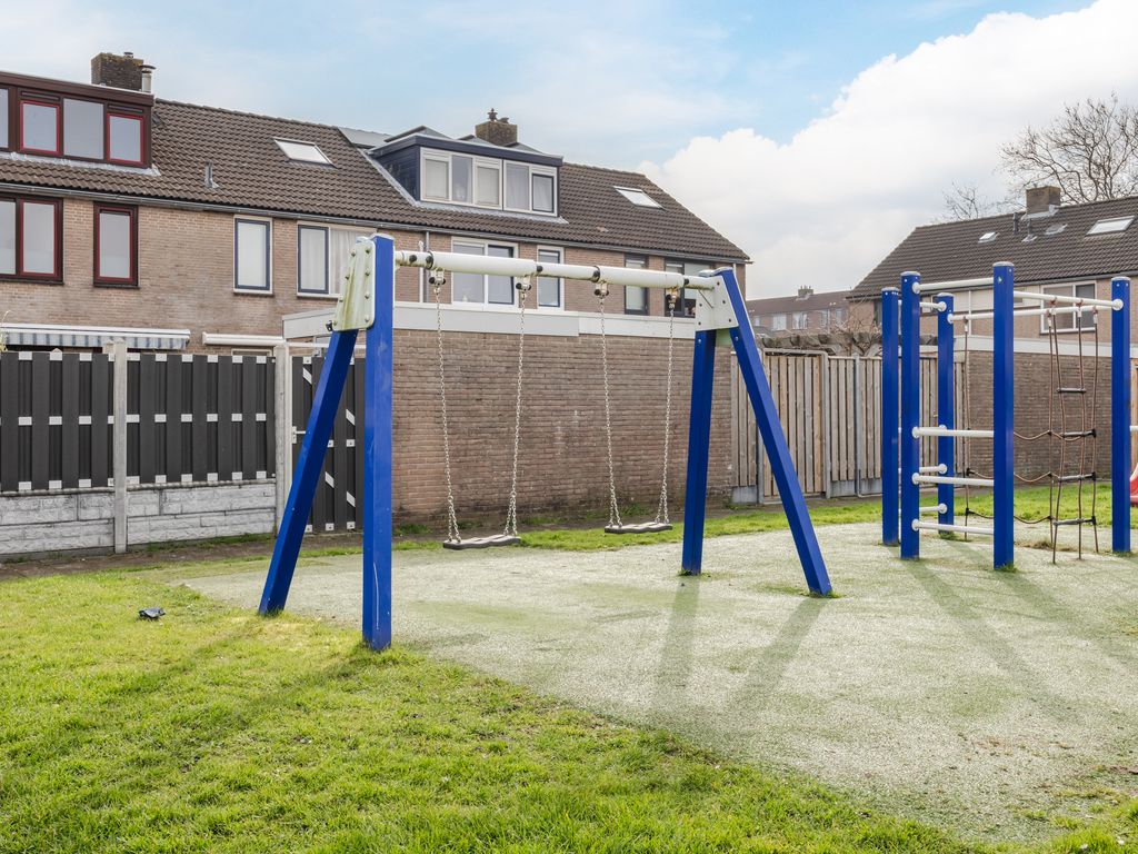 Komeet 23, HELLEVOETSLUIS