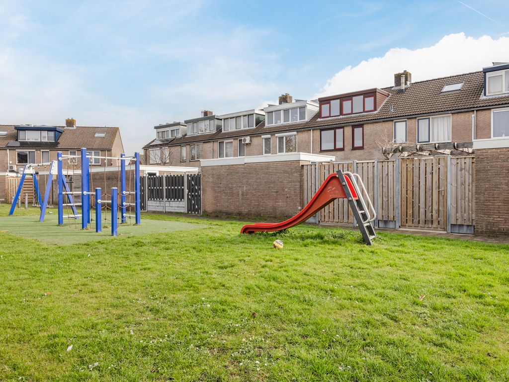 Komeet 23, HELLEVOETSLUIS