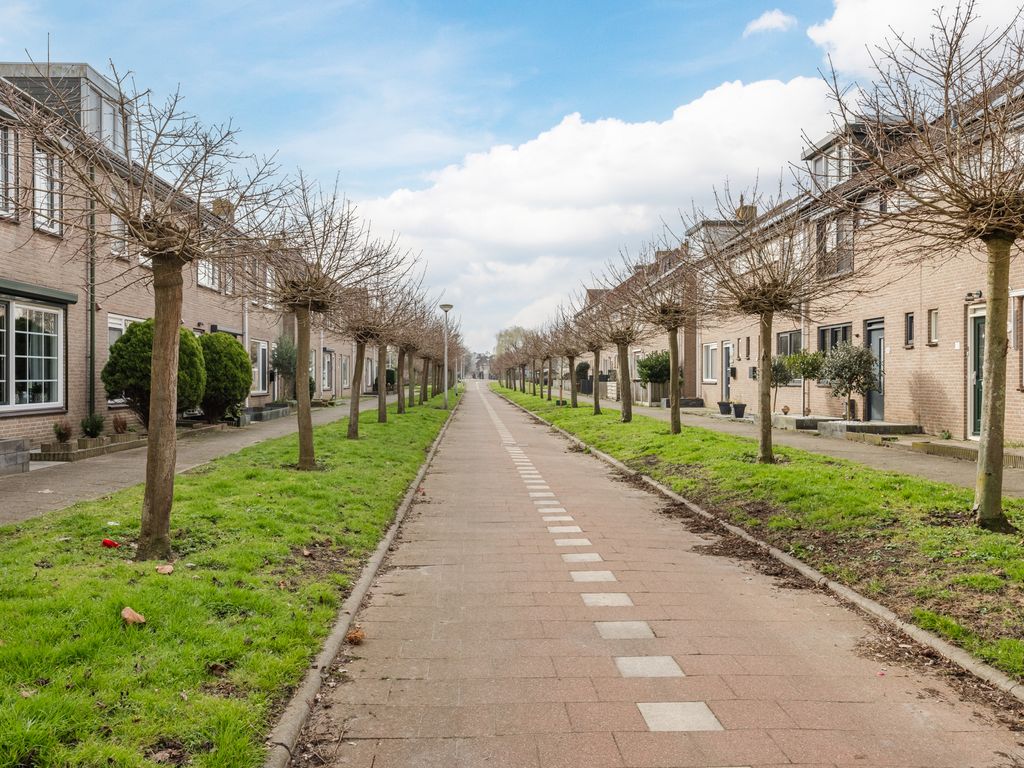 Komeet 23, HELLEVOETSLUIS