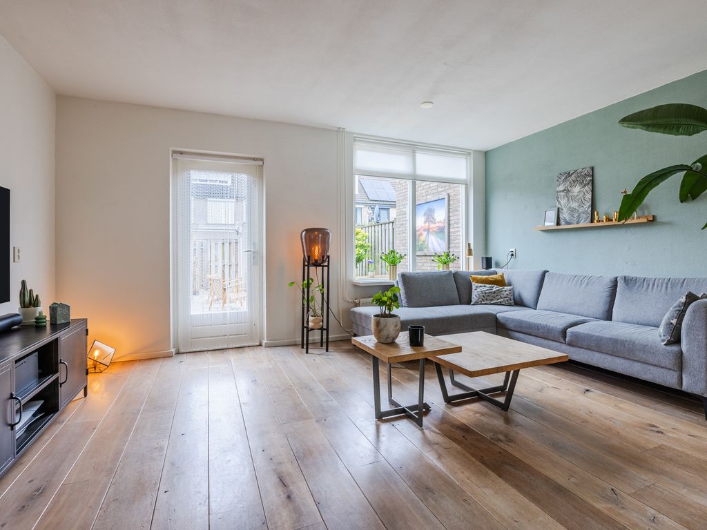 Hermelijn 13, HELLEVOETSLUIS