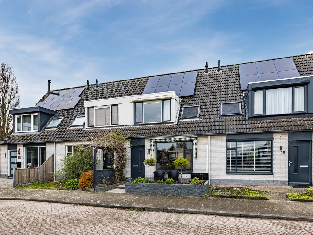 Baron van Leydenstraat 18, HELLEVOETSLUIS