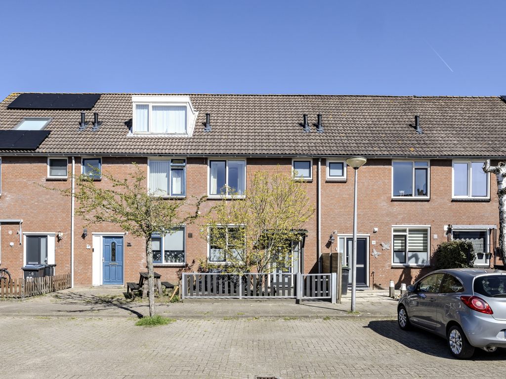 Oranjetip 16, HELLEVOETSLUIS