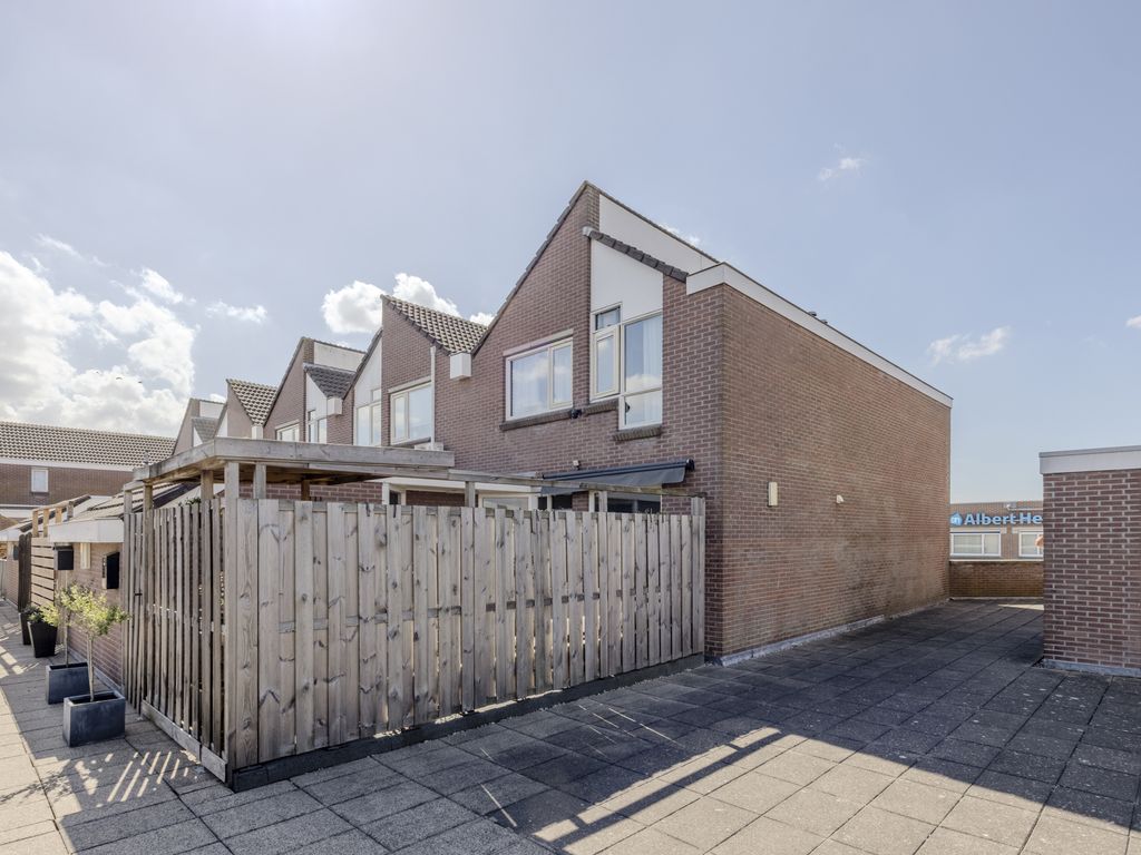 Struytse Hoeck 123, HELLEVOETSLUIS