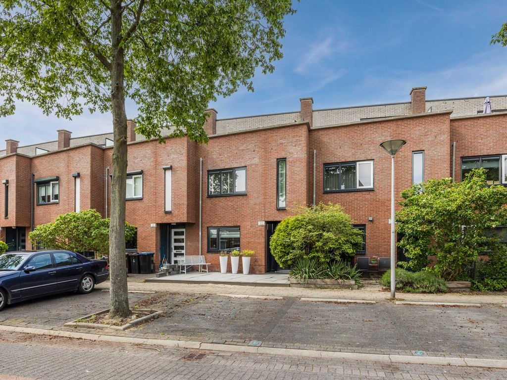 Rondostraat 83, HELLEVOETSLUIS