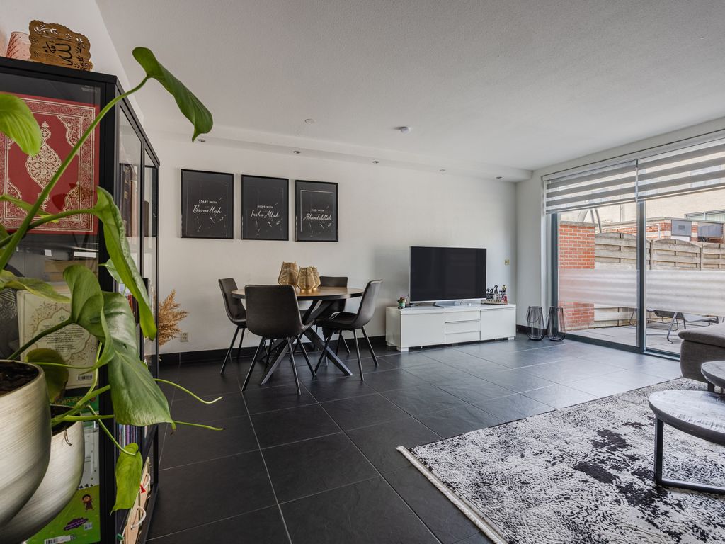 Rondostraat 83, HELLEVOETSLUIS