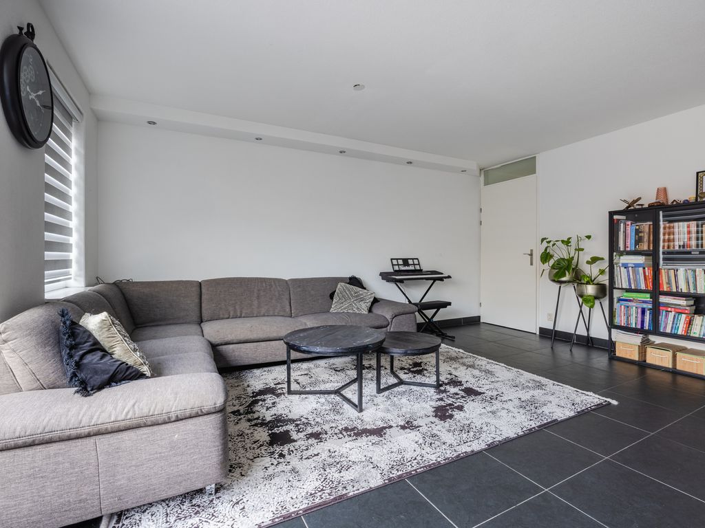 Rondostraat 83, HELLEVOETSLUIS