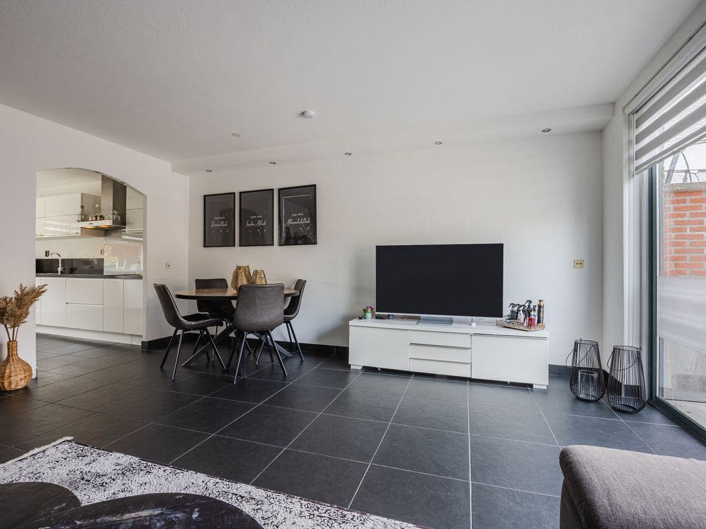 Rondostraat 83, HELLEVOETSLUIS