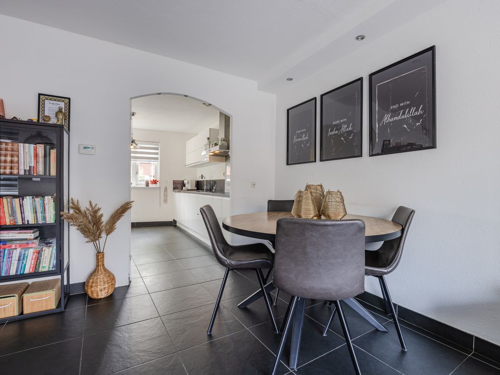 Rondostraat 83, HELLEVOETSLUIS
